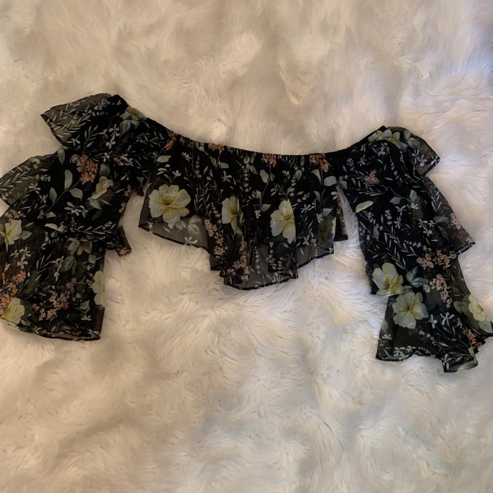 Super fun and flirty crop top